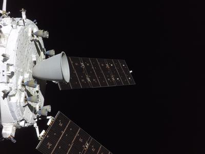 Orion service module and solar panels